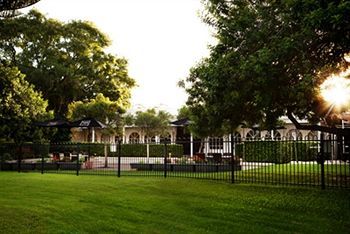Hotel The Glen And Rochedale